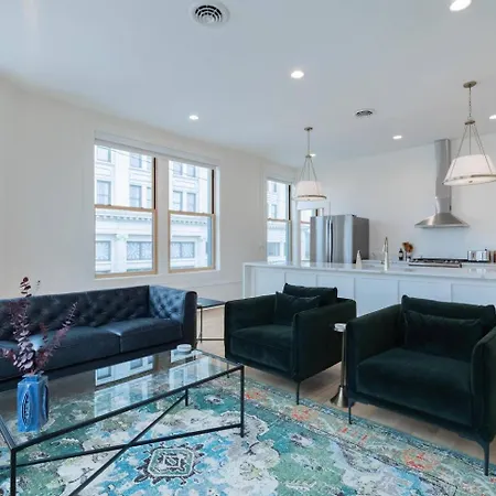 'Condo A' Gallery Suite - Downtown Marion